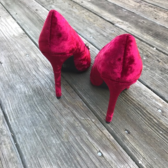 Red Crushed Velvet Pumps w/ Beaded Design - Picture 5 of 8